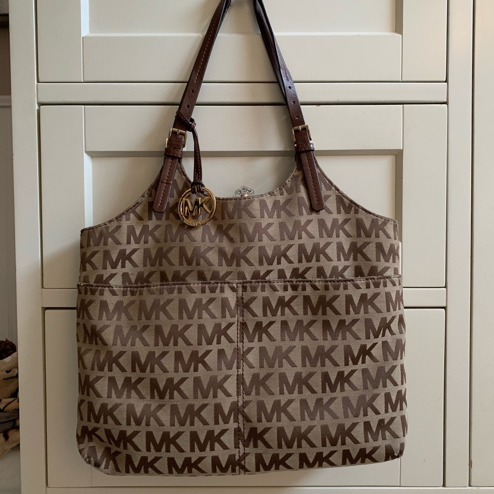 Michael Kors pocketbook - Picture 1 of 5